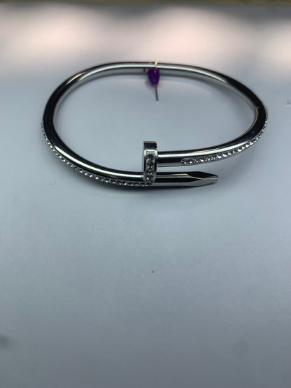 Luxury Twist Nail Cuff