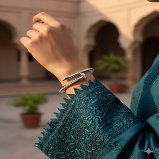 Luxury Twist Nail Cuff